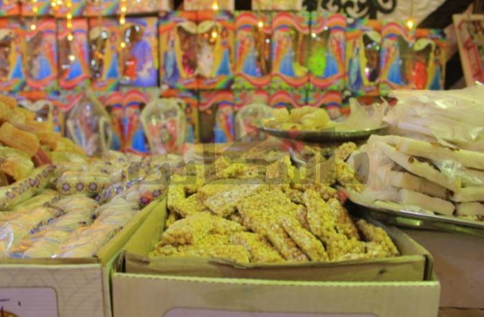 سوق حلوى المولد في ميدان العارف.. إقبال متوسط وشراء كميات أقل