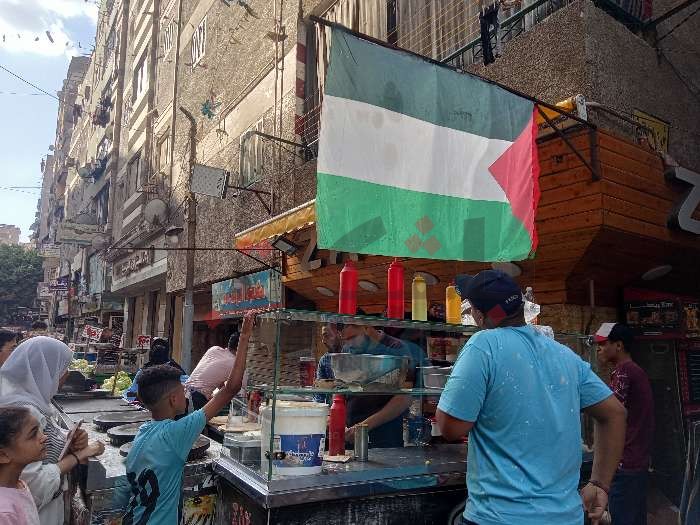علم فلسطين يزيّن "دار السلام"