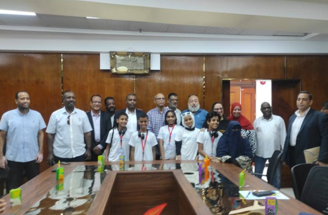 تكريم طلاب أسوان في مبادرة إعادة النفايات الإلكترونية