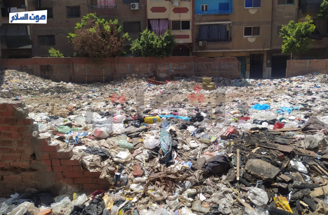مقلب قمامة في شارع عبدالكريم بدار السلام في محافظة القاهرة