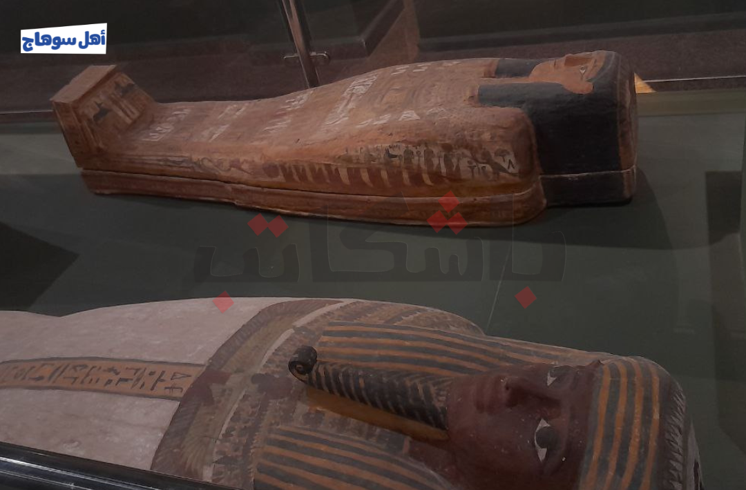 متحف سوهاج القومي تابوتان مزينان بنقوش خشبية