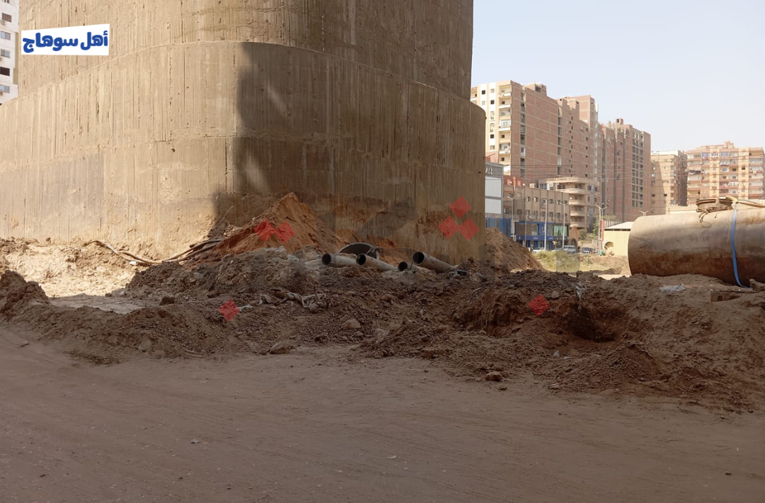 أعمال الصرف الصحي بشارع ترعة الباجا سوهاج