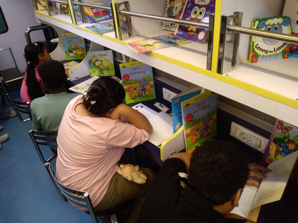 المكتبة المتنقلة بأسوان