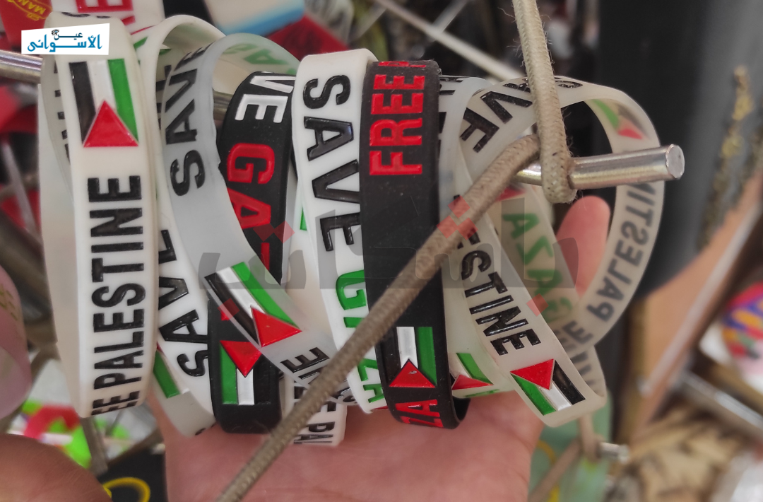 حنظلة والكوفية الفلسطينية