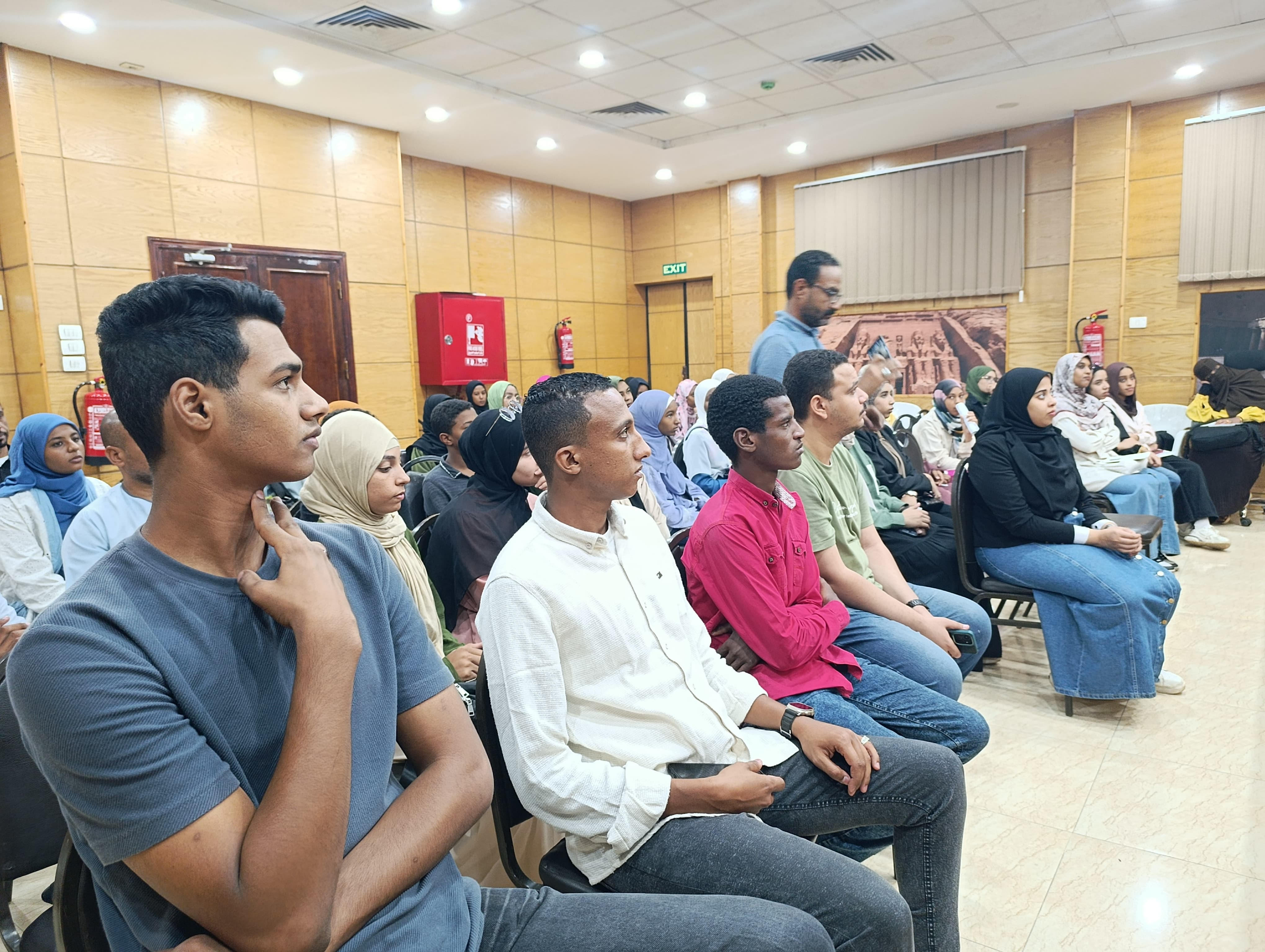 تعليم اللغة الهيروغليفية