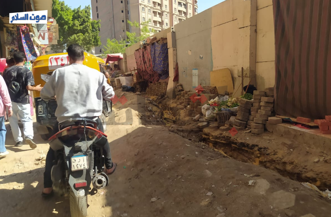 أعمال صيانة الكهرباء كابلات مكشوفة بشارع زيدان