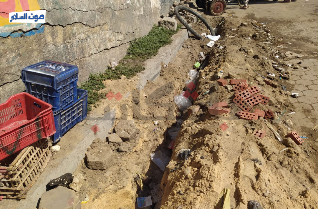 أعمال صيانة بشارع زيدان وكابلات الكهرباء المكشوفة