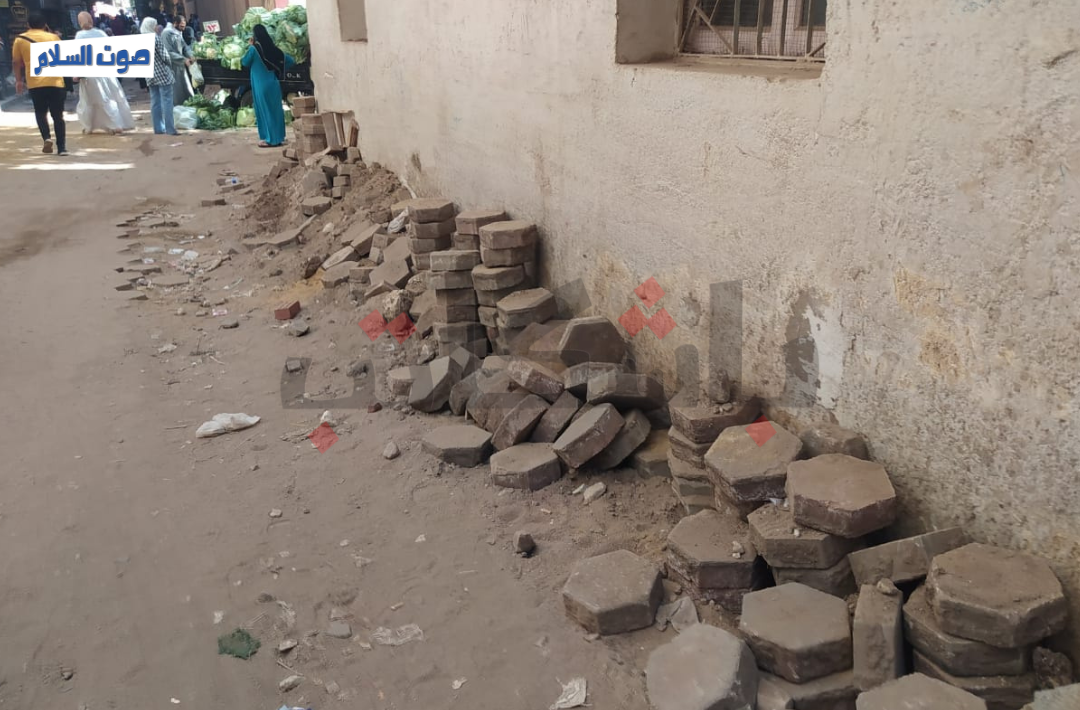 أعمال صيانة بشارع زيدان وكابلات الكهرباء المكشوفة