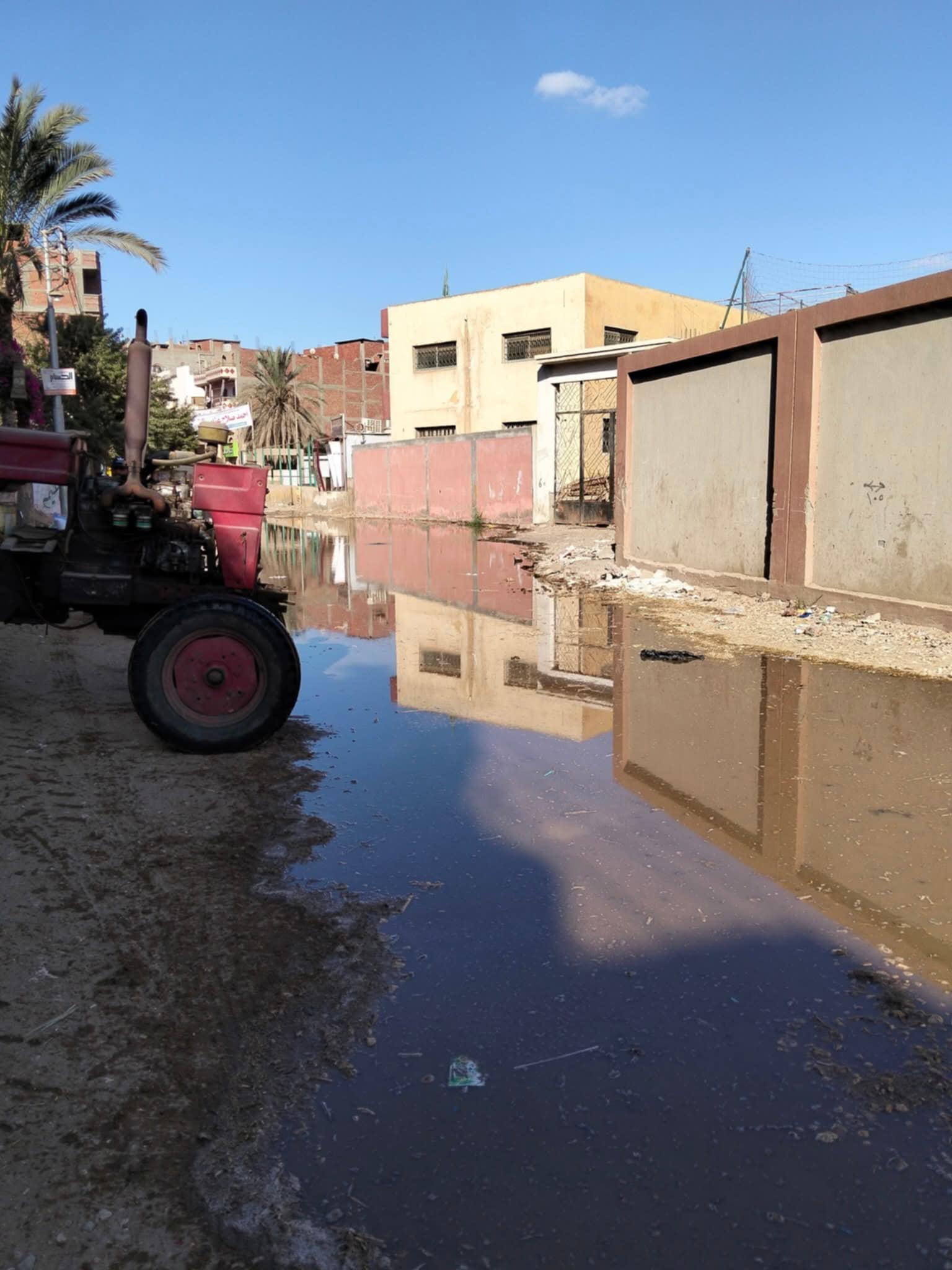 صورة لتسرب مياه الصرف الصحي داخل أحد بيوت قرية دنجواي