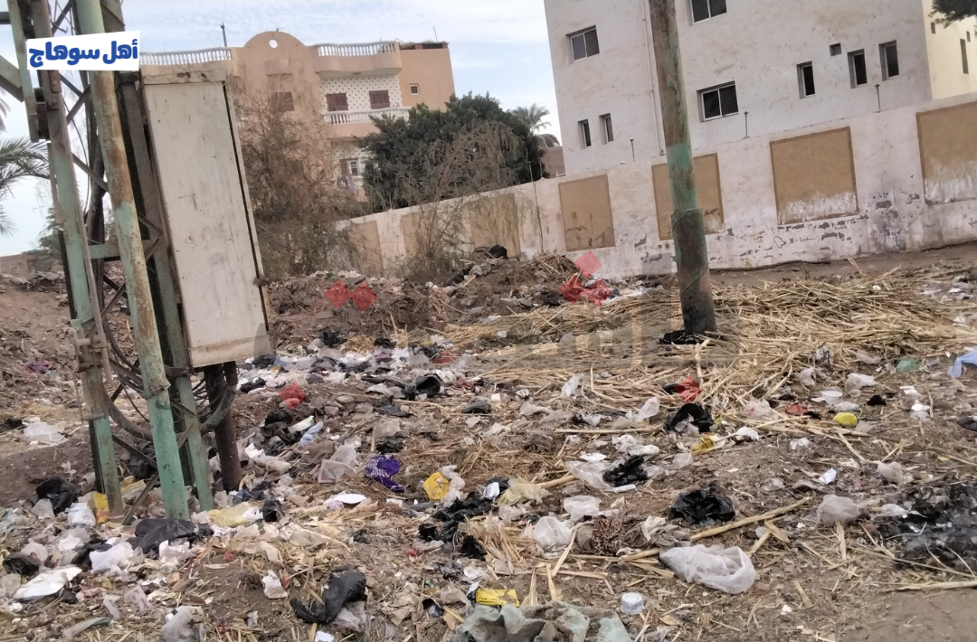 تراكم القمامة في نجع الماسخ بمحافظة سوهاج