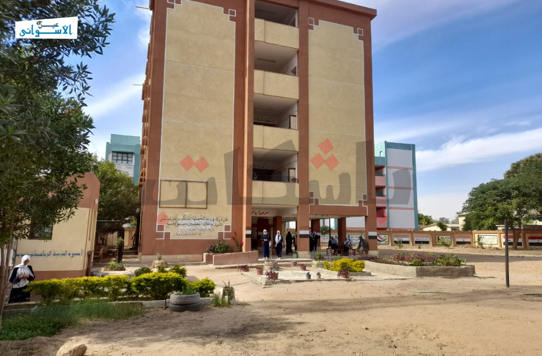 امتحانات الفيزياء للصف الثاني الثانوي بأسوان