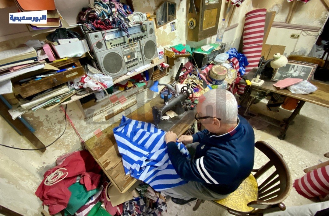 ورشة القزاز لصناعة الشماسي ببورسعيد