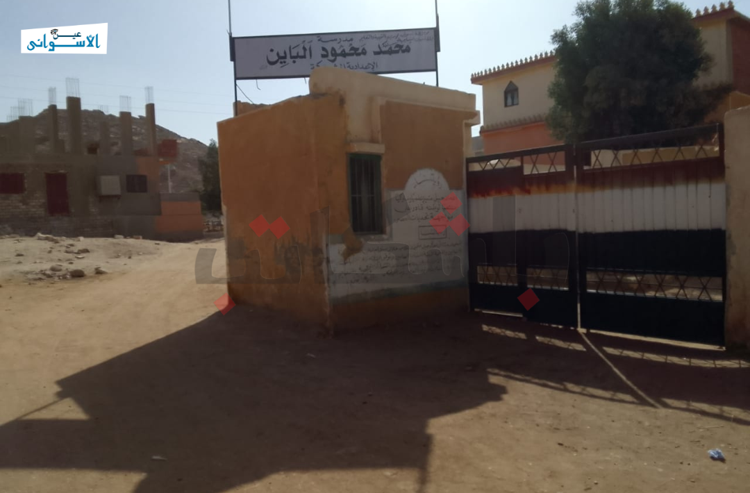 طالبات الصف الثاني الإعدادي بأسوان