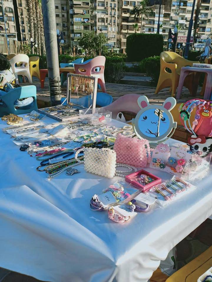 "بسملة".. حوّلت "الإكسسورات" من هواية إلى مصدر دخل بالمنصورة