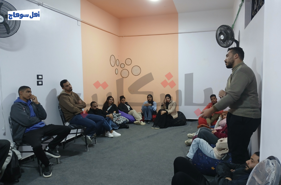 قعدة فن قضايا المسرح في سوهاج