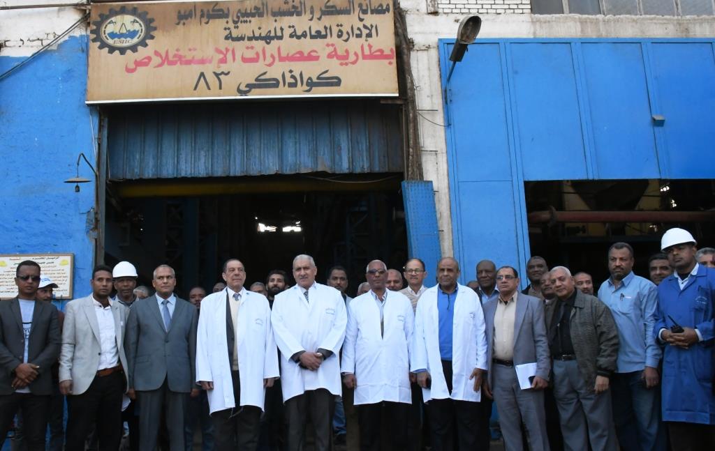 عمال مصنع سكر كوم أمبو