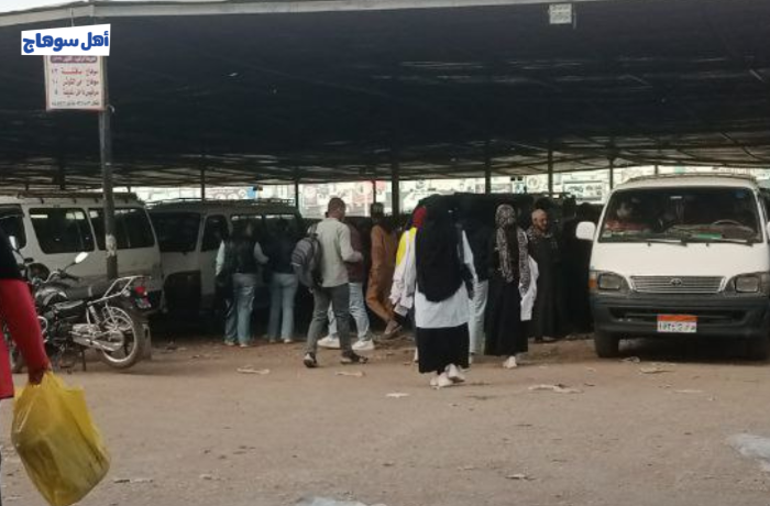 أجرة "بالمزاج".. ركاب مواصلات "ساقلتة" بسوهاج بين الانتظار والاستغلال