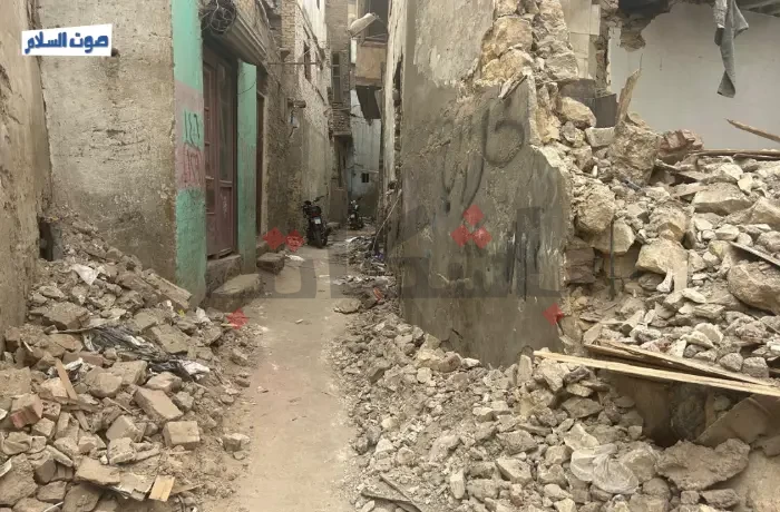 حريق في طبطباي بعد انفجار أسطوانة غاز والحي يواصل هدم المنازل