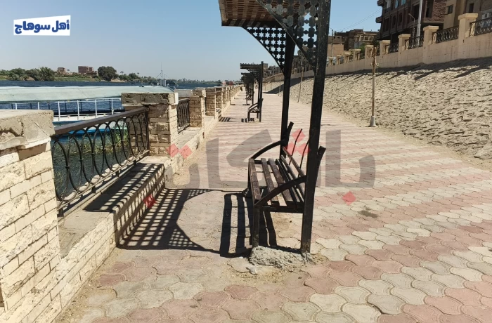 كورنيش المراغة.. مواطنون: تحوّل من متنفس إلى فخ المقاعد المتهالكة