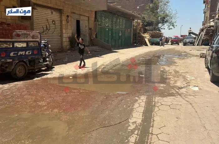 لليوم الرابع.. شكاوى أهالي عزبة خير الله من طفح الصرف الصحي