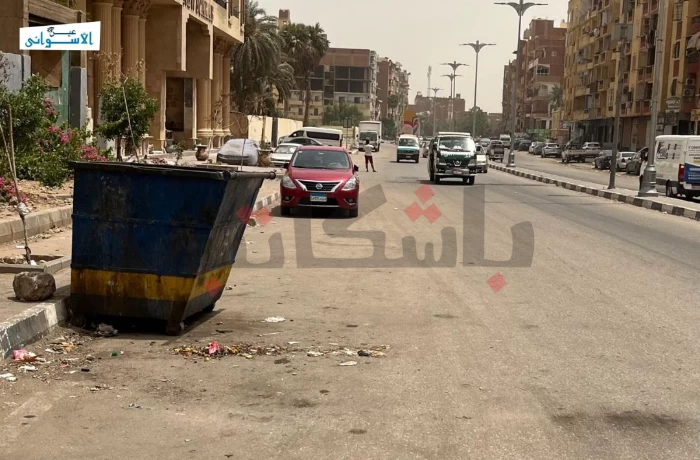 بعد تقرير "عين الأسواني".. إزالة قمامة طريق السادات استجابة للشكاوى
