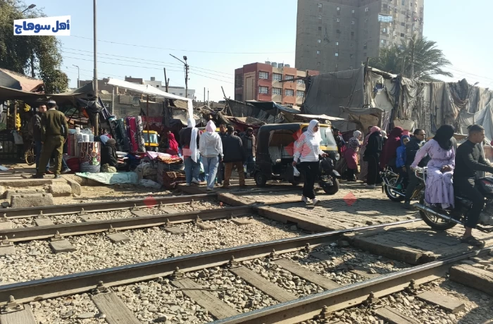 مصرع مسن بعد اختلال توازنه قرب مزلقان المراغة في سوهاج