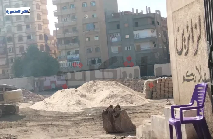مقاعد أقل وطريق أطول.. طلاب "الإعدادية بنين" بعد هدم مدرستهم