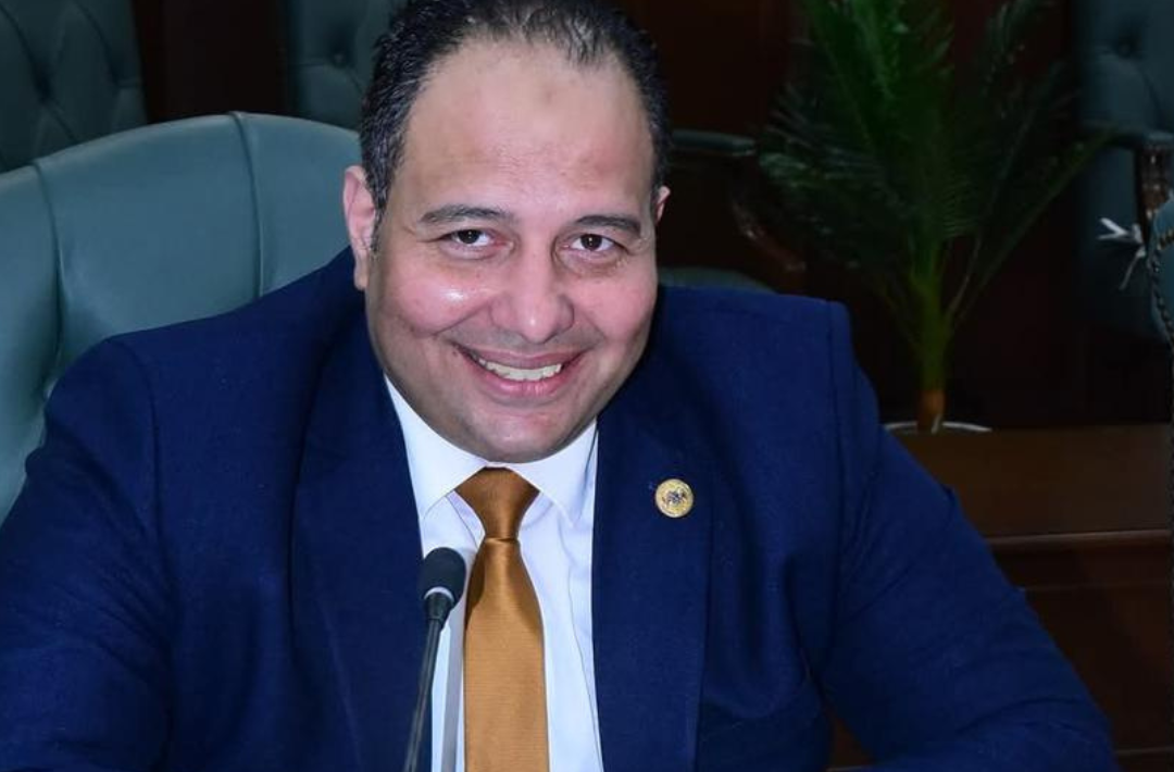 الدكتور إسلام عامر، عميد كلية طب وجراحة الفم والأسنان بجامعة سوهاج