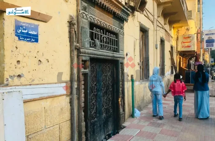 شارع أبطال التحرير.. حكايات الجيرة وبيوت قديمة تقاوم الزمن