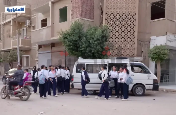 زيادة أيام الدراسة.. أعباء إضافية على الطلاب والأسر والمعلمين