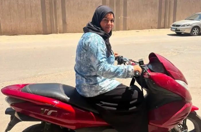 "هاتي حساب التوصيلة".. "إفيه" بين صاحبتين يتحول لمشروع "كابتن منى"