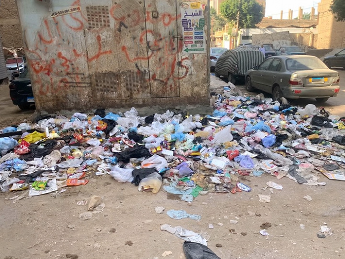 "صندوقين بس".. القمامة تحاصر منطقة الزهراء بسوهاج