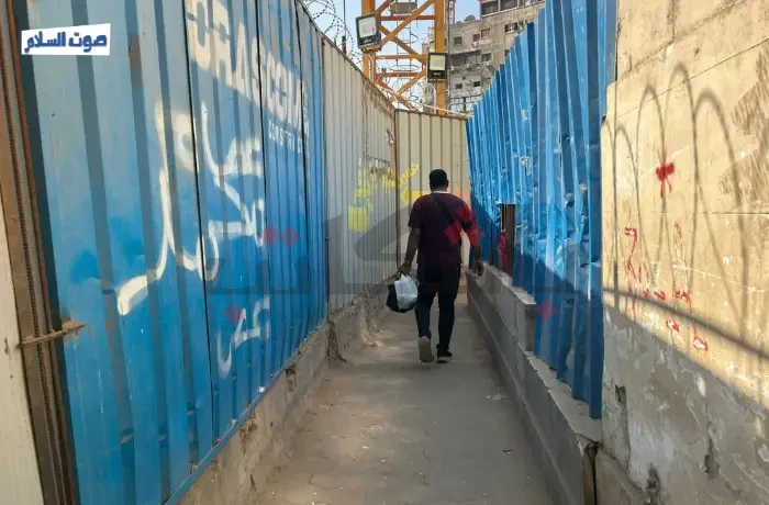 بعد عامين من إغلاق الشوارع.. المنيل يغرق في القمامة والحفر