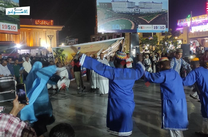 "أسوان" تقدم عروضًا تبهر المارة في ميدان المحطة بمهرجان تعامد الشمس