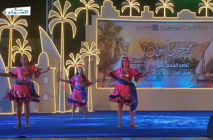 فرقة الأنفوشي تقدم التراث السكندري بمهرجان تعامد الشمس (ألبوم صور)