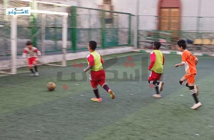 مدرسة الكرة بمركز شباب أسوان 