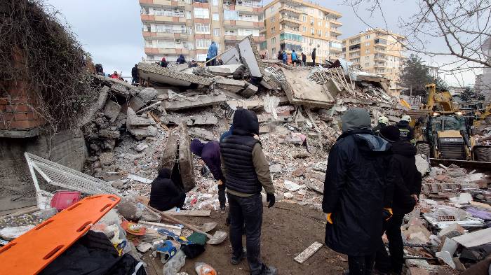بني خلاد.. تنظيم حملة تبرعات لضحايا زلزال سوريا وتركيا