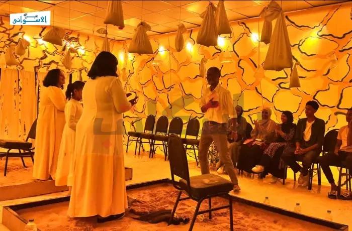 أسوان تختتم الموسم المسرحي بعرض "عروس الرمل" 