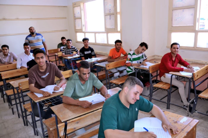 تباين طلابي حول صعوبة "علوم" الشهادة الإعدادية