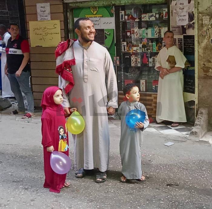 ملابس ملونة وبالونات.. أطفال دار السلام يحتفلون بالعيد