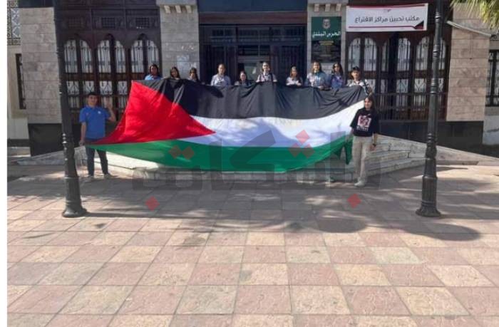 تلاميذ منزل بوزلفة يخرجون في مسيرة دعمًا لفلسطين