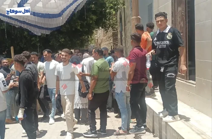 طلاب ثانوية سوهاج يشكون "التفتيش" والإحصاء في آخر أيام امتحاناتهم