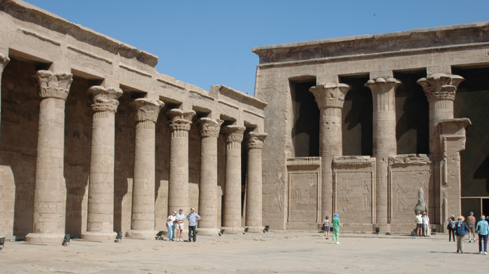 السياحة تنظم فعالية "إشراقة الحضارة" في معبد إدفو 