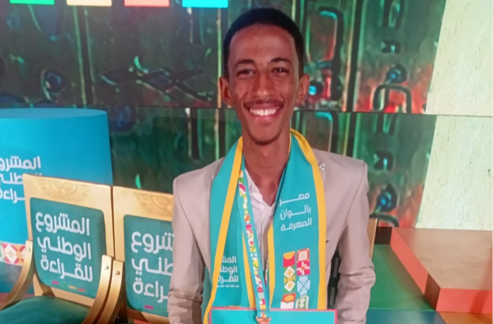 بعد فوزه بالمركز الأول في "مسابقة القراءة".. عمر رمضان: القراءة وسيلة للمذاكرة