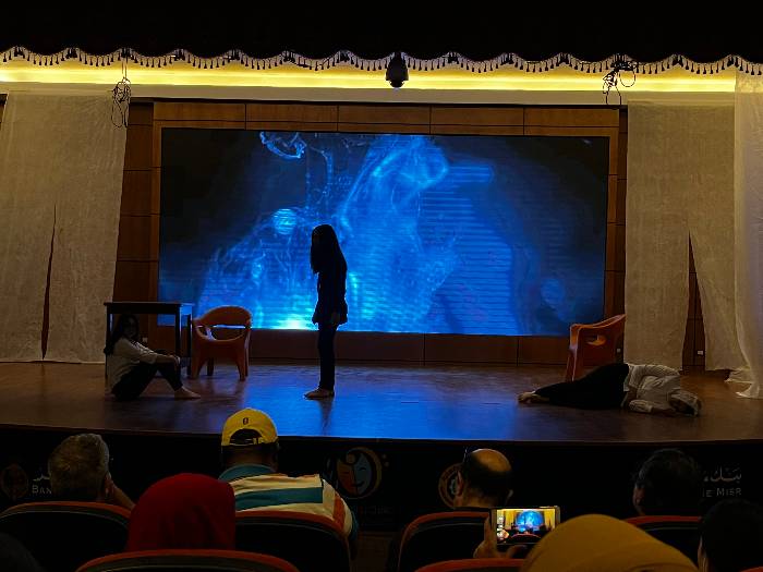عرض "ذُهان".. تحدٍ لفرقة "مكتبة مصر" بنص مسرحي مختلف