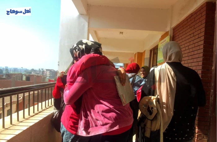 خدنا أجازة..طلاب الإعدادية ينهون الامتحانات بـ"انجليزي سهل" 