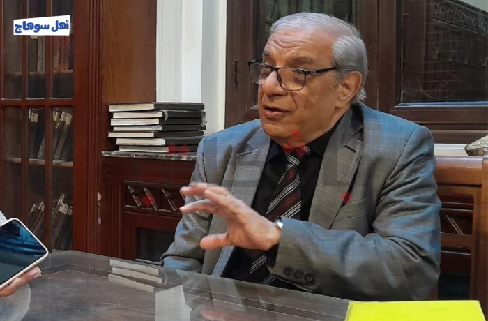 الأديب مجدى حشمت :  "لغة السوشيال ميديا" تهدد "الأدب الجاد"