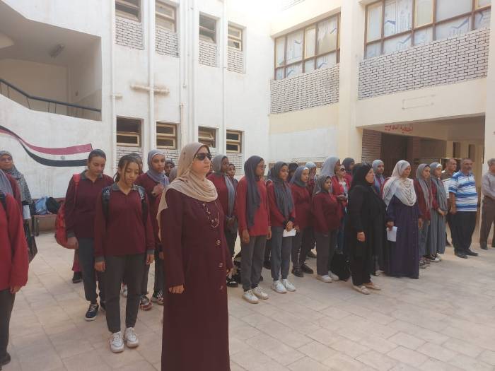 طلاب أسوان يقفون دقيقة حداد على أرواح شهداء فلسطين