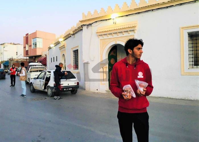 ألبوم صور.. الهلال الأحمر ببوزلفة يطلق حملة "إفطار صائم"