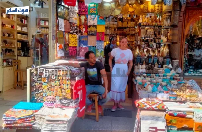 شارع المعز.. مقصد الزائرين والسائحين وسط القاهرة (ألبوم صور)